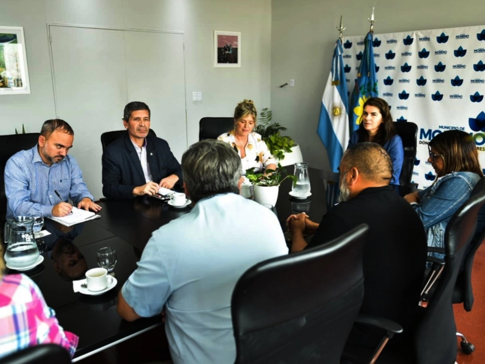 La intendente Mariel Fernández se mostró junto a la jefa de Asesores del Gobierno bonaerense y entregaron las documentaciones de los trámites realizados bajo la iniciativa provincial.