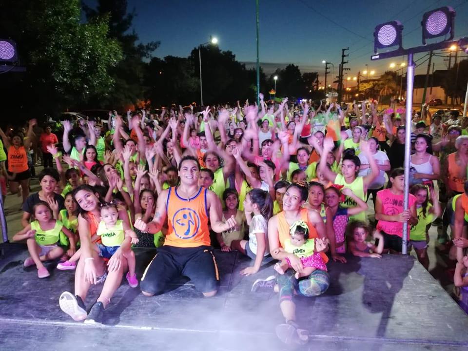 La Municipalidad de José C. Paz continúa realizando jornadas de zumba en los Corredores Sanitarios y en las plazas de la ciudad.