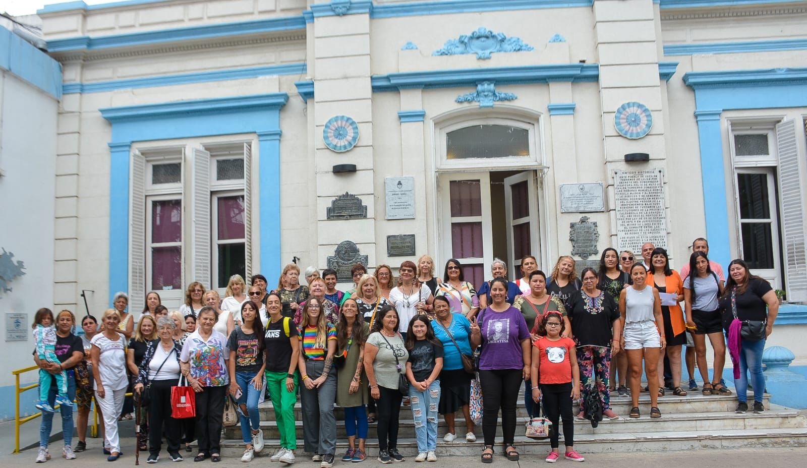 La Municipalidad de General Rodríguez notificó a la comunidad que "un grupo de mujeres rodriguenses visitaron el Complejo Museográfico Provincial Enrique Udaondo en el marco de sus cien años".