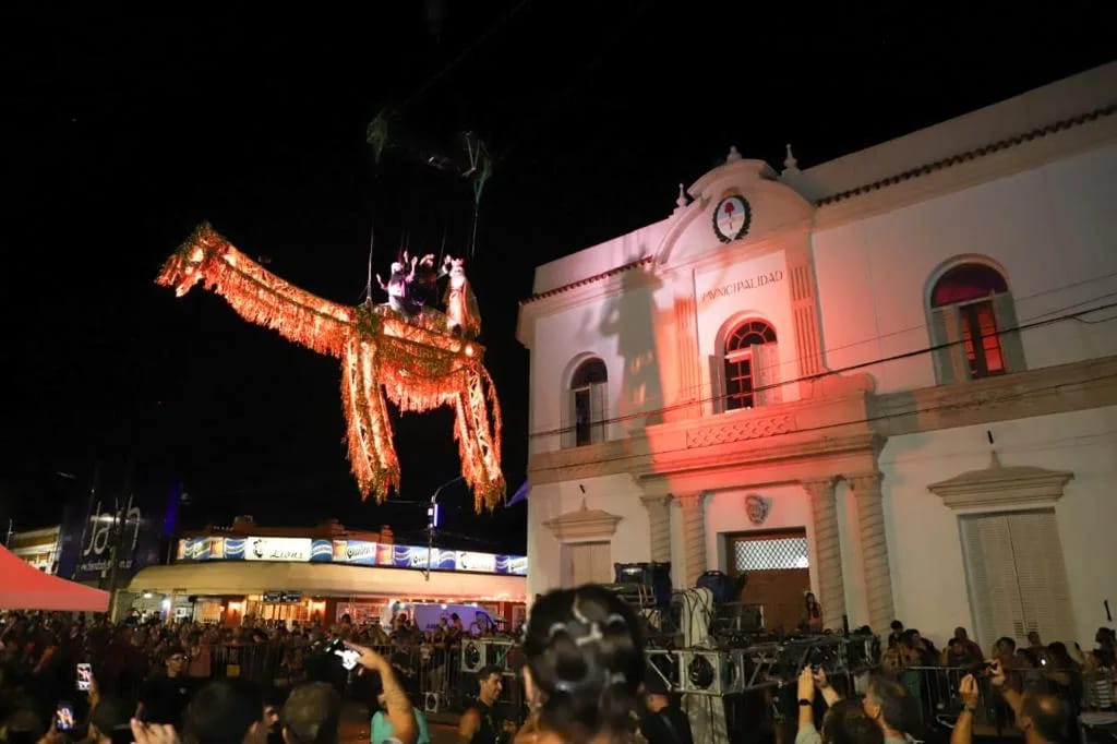 La Municipalidad de Pilar informó que "el show de los Reyes Magos llegó a la ciudad y el Paseo del Centro se llenó de alegría".