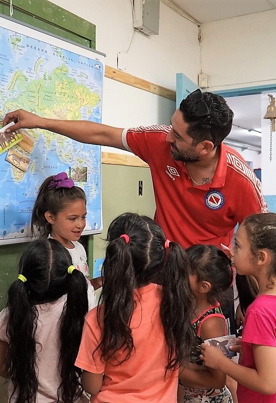 El objetivo de esta iniciativa es mejorar la calidad y experiencia educativa de las y los merlenses.