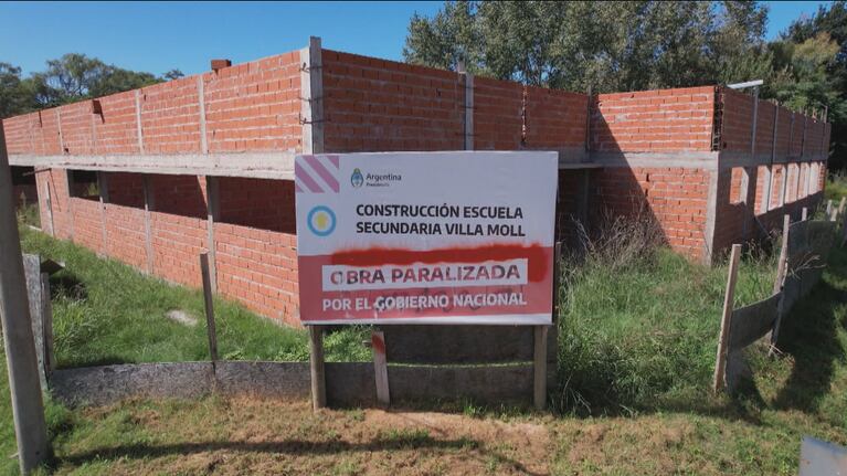 La obra quedó paralizada en diciembre de 2023 y desde entonces el municipio guarda silencio, mientras crecen las sospechas de corrupción.