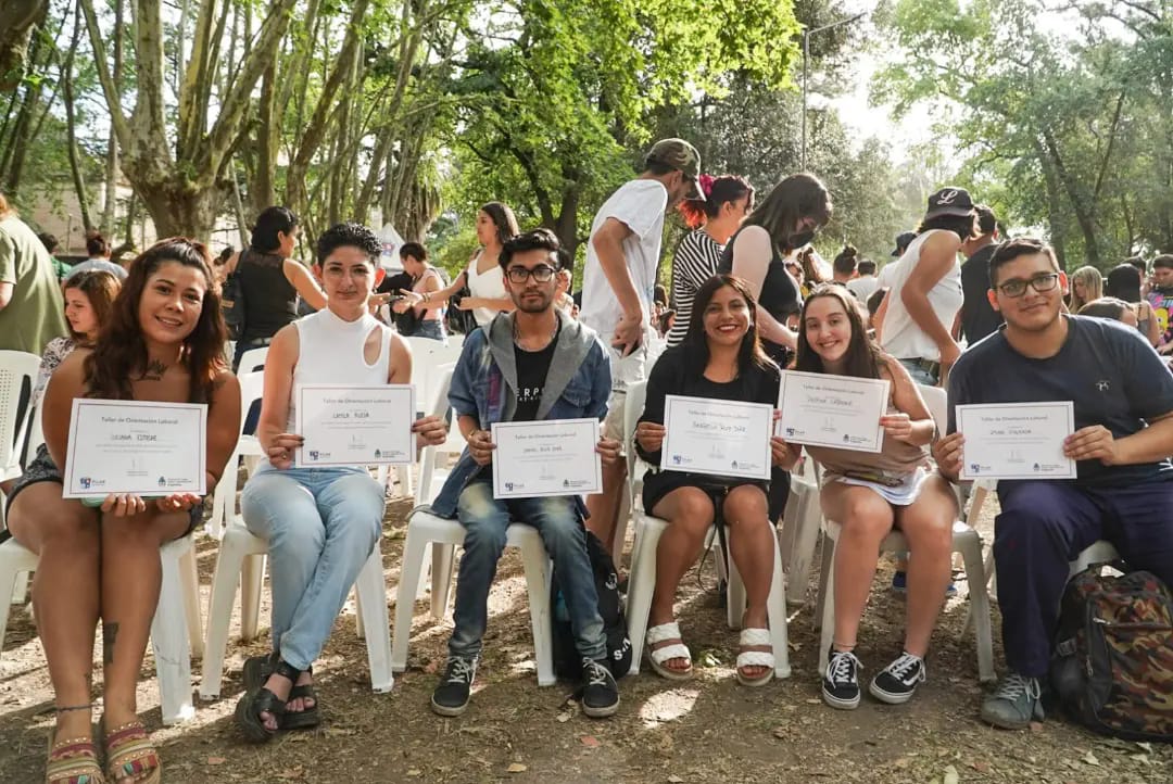 En el predio del Instituto Pellegrini llevamos adelante el cierre de año de Empleo Joven y realizamos la entrega de certificados a los y las jóvenes de nuestro distrito que finalizaron sus cursos.