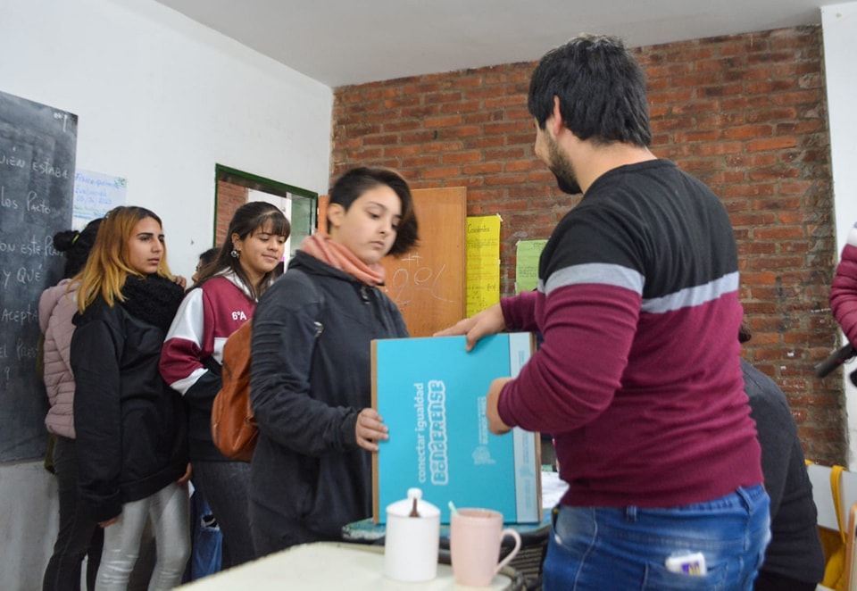 Fueron un total de 84 personas, los beneficiarios en la Escuela Secundaria número 16 de Altos del Oeste.