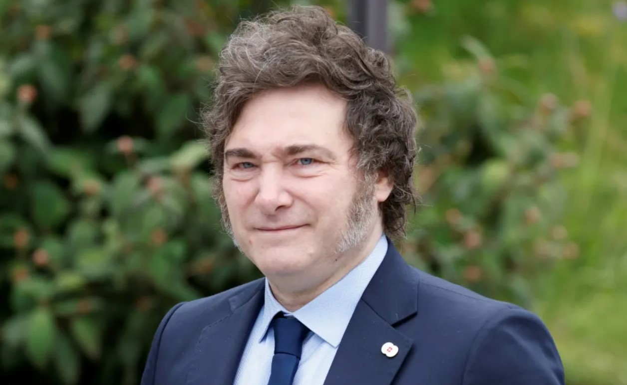 Javier Milei avaló la decisión que disparó críticas opositoras y sindicales.