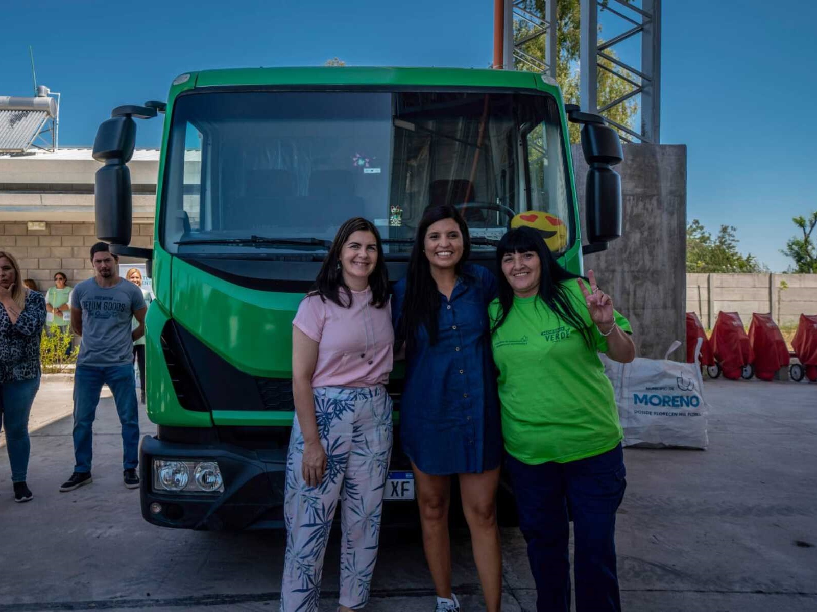 La intendente de Moreno, Mariel Fernández, en un acto de propaganda.