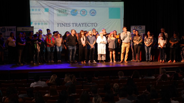 Se realizó una nueva capacitación a docentes y tutores del Programa de Finalización de Estudios en el Teatro Municipal de Merlo, donde se presentaron los contenidos que se abordarán durante este año en las clases.