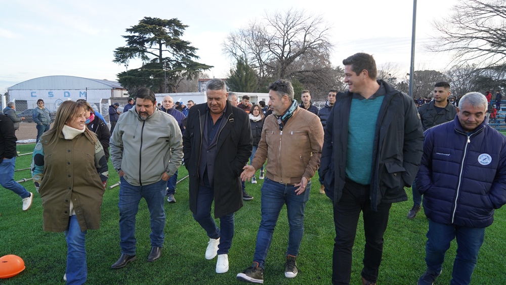 Gustavo Menéndez junto al presidente de la Asociación del Fútbol Argentino (AFA), Claudio “Chiqui” Tapia.