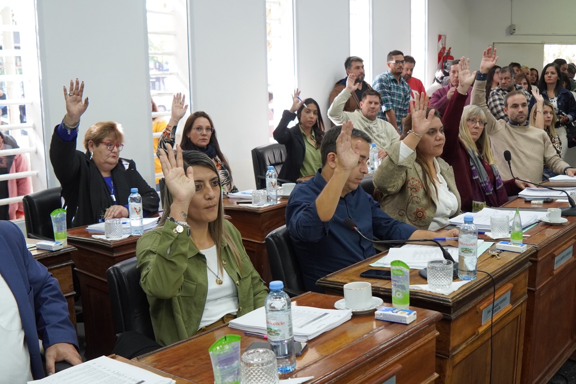 Con la presencia de la intendenta Karina Menéndez, el cuerpo legislativo realizó dos sesiones en el recinto del Honorable Concejo Deliberante de Merlo.