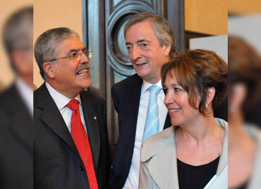 Alessandra Minnicelli junto a su esposo Julio de Vido y al expresidente de la Nación, Néstor Kirchner.