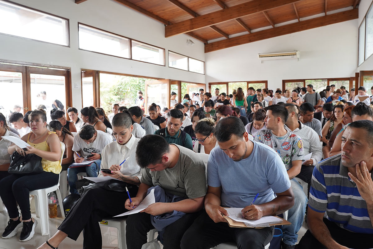 Más de 600 postulantes se presentaron en la primera convocatoria pública de personal que la Municipalidad de Merlo abrió para el nuevo Complejo Penitenciario Bonaerense, a través de la Subsecretaría de Trabajo, Empleo e Integración Laboral.