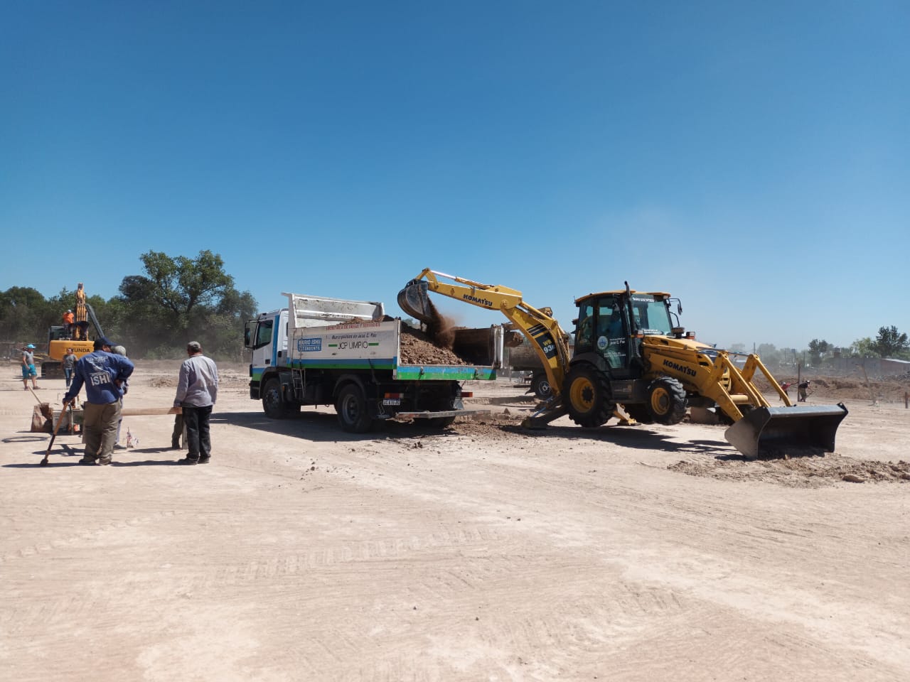 Dicha construcción de la Facultad se lleva a cabo con fondos municipales y empleados de la Constructora Municipal y se prevé la finalización de la misma el corriente año.