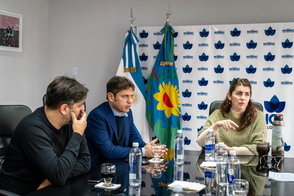 El ministro de Gobierno bonaerense, Carlos Bianco, junto al mandatario provincial Axel Kicillof y la intendente de Moreno, Mariel Fernández.