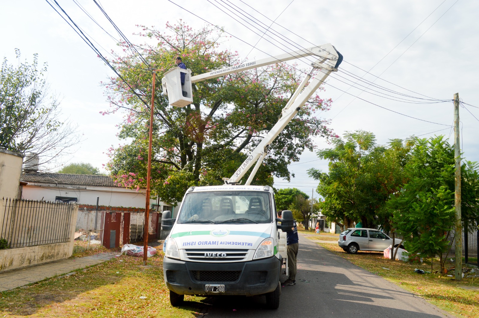 La Dirección de Electromecánica e Iluminación llevamos a cabo la instalación de nuevas luminarias LED para la calle Alem, desde Pueyrredón hasta Arricau.