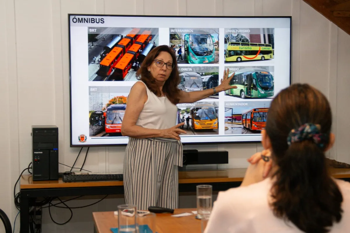 Distintas autoridades de Moreno compartieron distintas reuniones con sus pares de Curitiba, donde se interiorizaron en la implementación de un metrobús local.