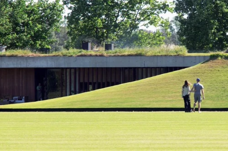 El cantante de origen británico fue invitado junto a la reconocida actriz a pasar un día de campo en General Rodríguez.