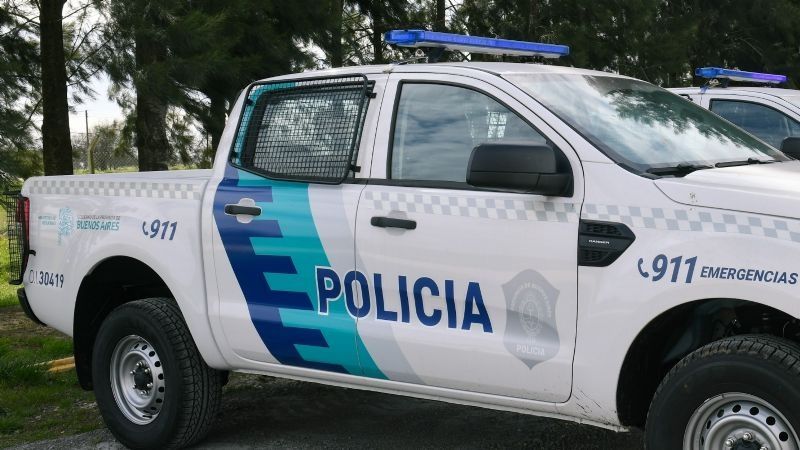 Según indicaron los voceros policiales, la víctima, identificada como Axel Leonel Carlos De Andrea (23), fue apuñalada en el marco de una discusión que mantenía con su pareja.