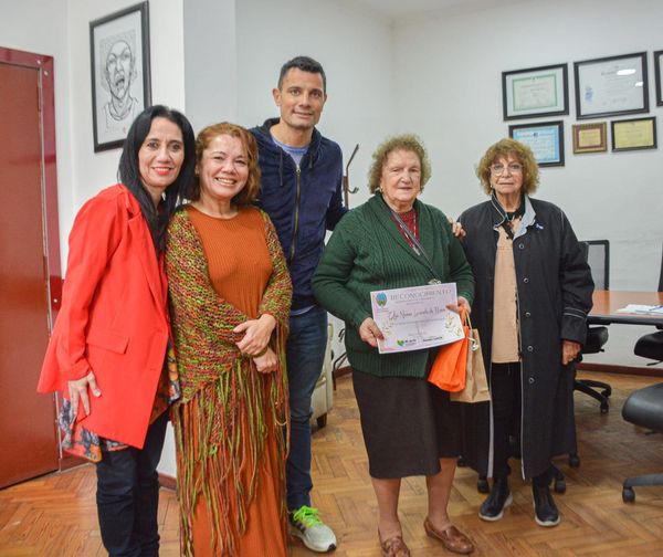 El intendente municipal, Mauro García, reconoció a Elsa Norma Luxardo de Rivero, de 90 años, por su gran aporte al desarrollo de nuestra comunidad.