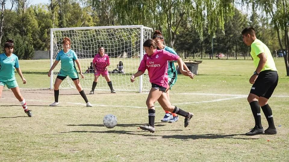 La Municipalidad Pilar informó que se dio inicio a la Liga de Fútbol Femenina y la sub 18 Masculina en el Micro estadio Municipal.