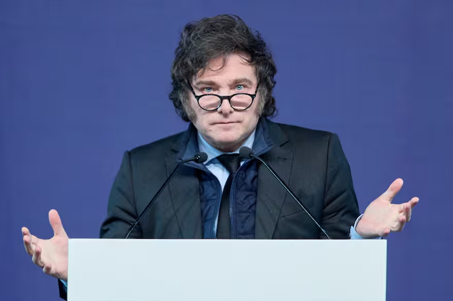 El estudiante asegura que su respaldo a Javier Milei generó un clima hostil dentro del aula.