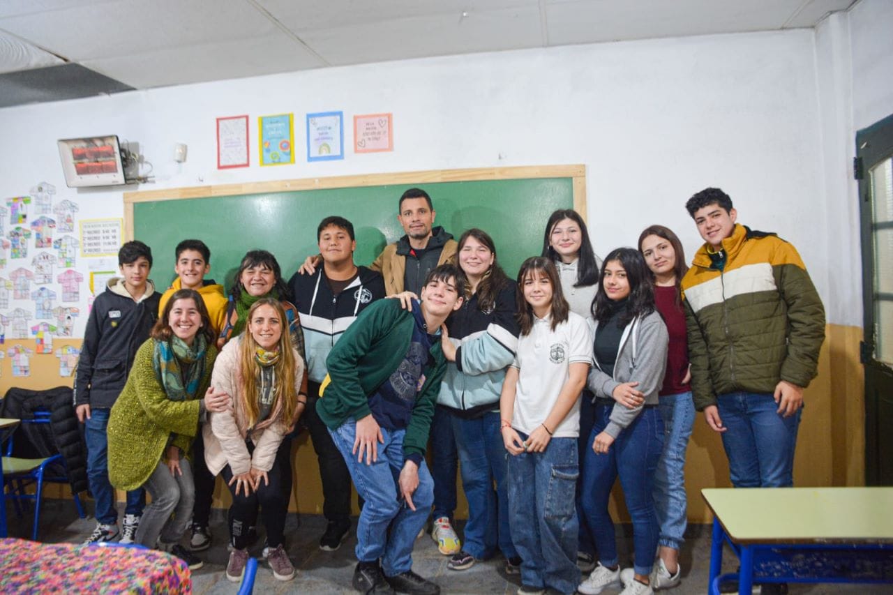 El intendente Municipal, Mauro García, desayunó con estudiantes del Centro de Estudiantes del Instituto Santa Clara de Asís.