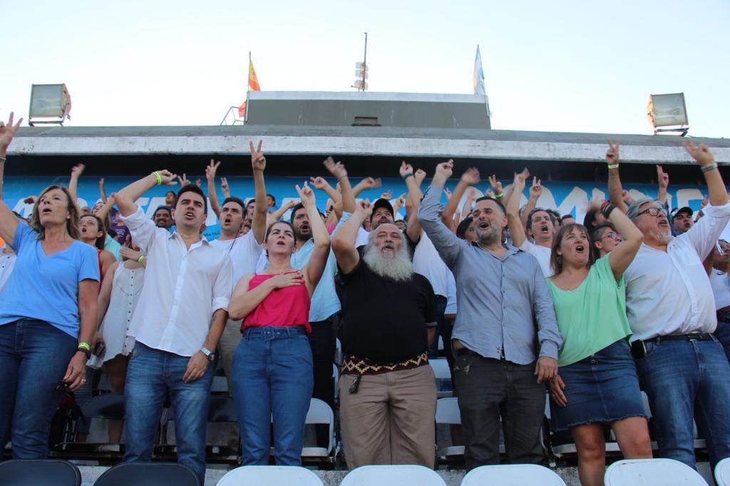 Mariel Fernández junto a los referentes del Movimiento Evita.