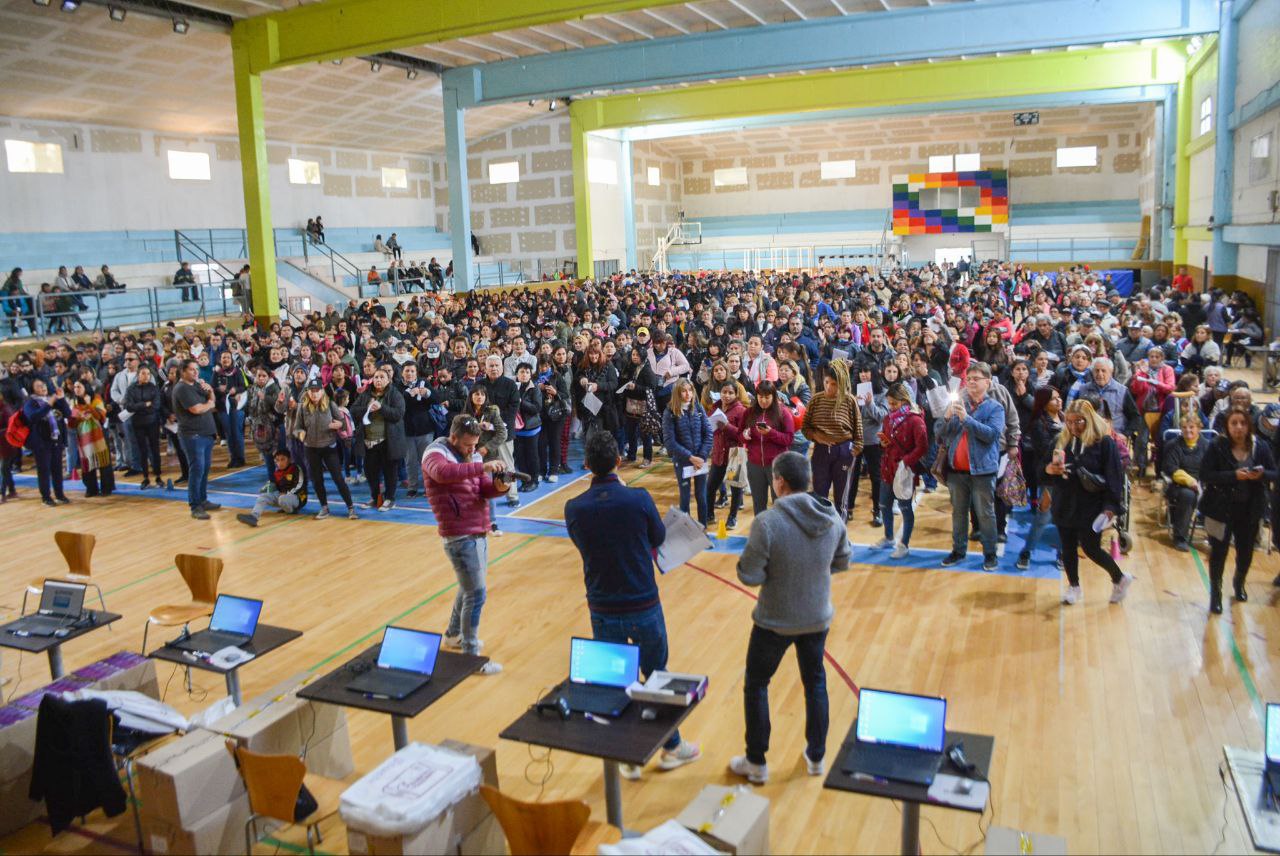 El intendente Mauro García participó de una nueva jornada de entrega de tablets.