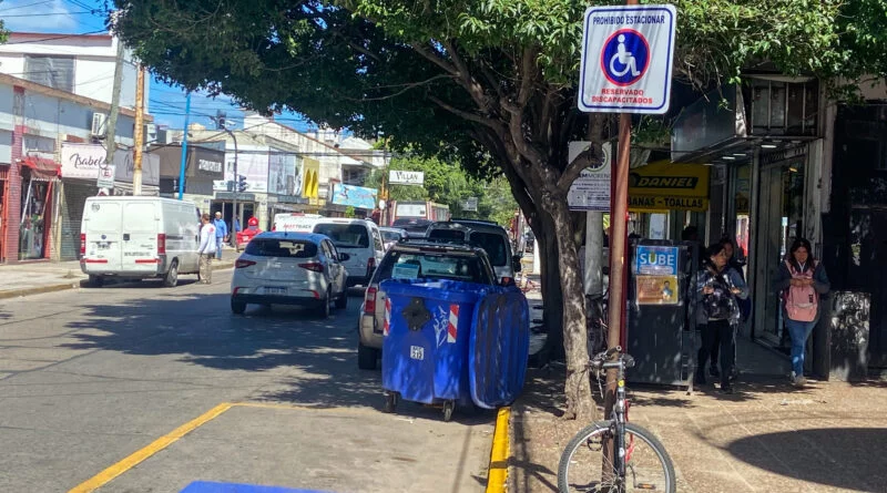 El estacionamiento inclusivo de verdad en Moreno.