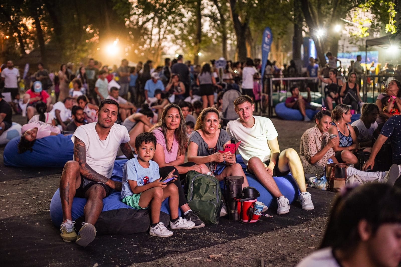 "Los esperamos a partir de este jueves para seguir disfrutando de todos los juegos y las sorpresas mundialistas que tenemos preparadas para compartir en familia", contaron.