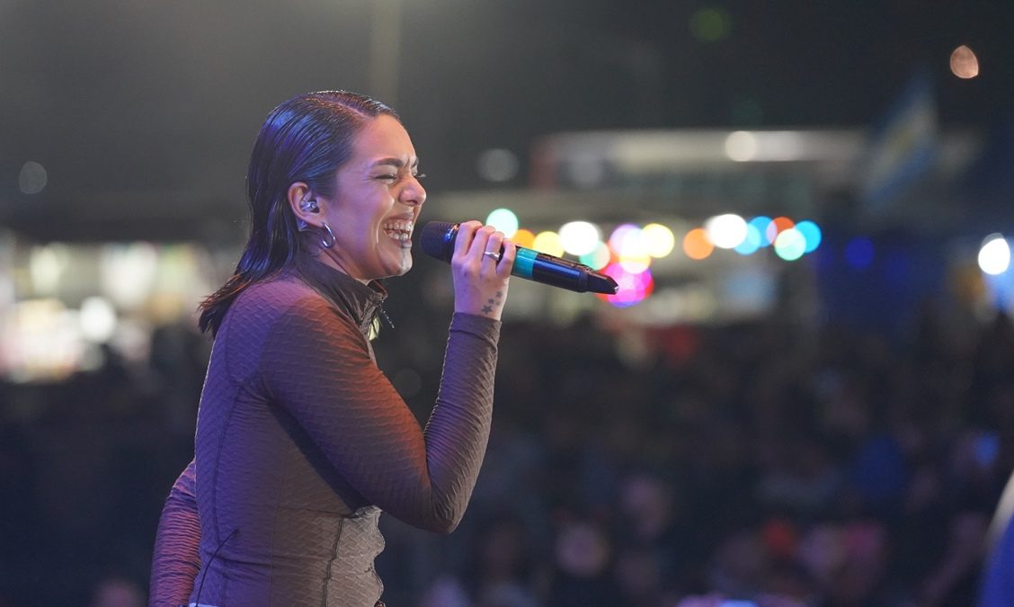 Se realizó una nueva edición de la Feria del Encuentro Cultural con los shows de Ángela Leiva y Daniel Agostini en el Parque de la Unidad Nacional de Libertad.