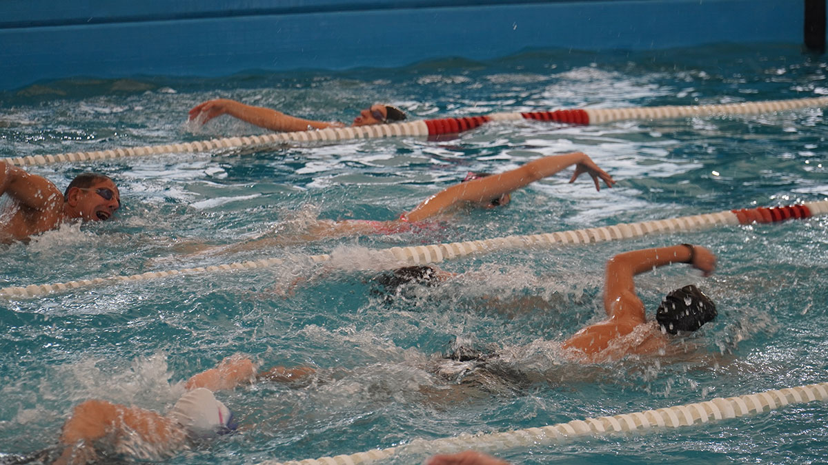 Participaron de diferentes categorías de natación compitieron en el Club Unión de Merlo.