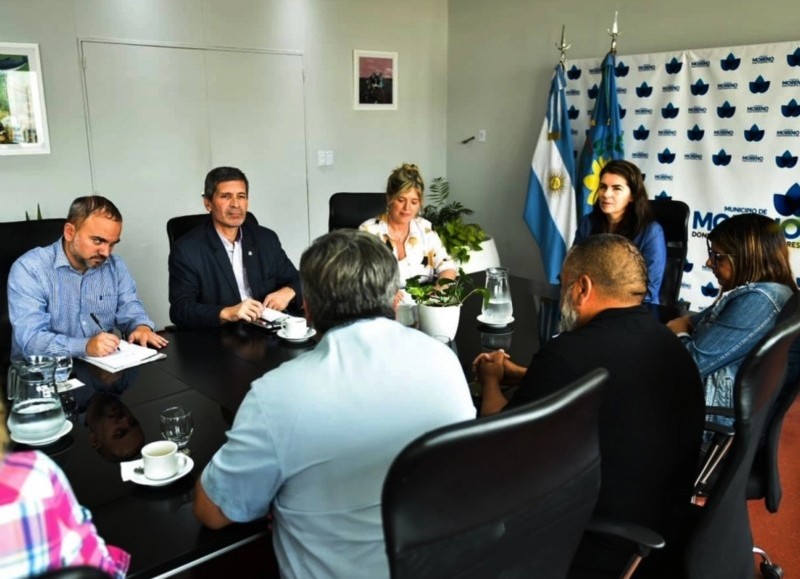 La intendente Mariel Fernández se mostró junto a la jefa de Asesores del Gobierno bonaerense y entregaron las documentaciones de los trámites realizados bajo la iniciativa provincial.