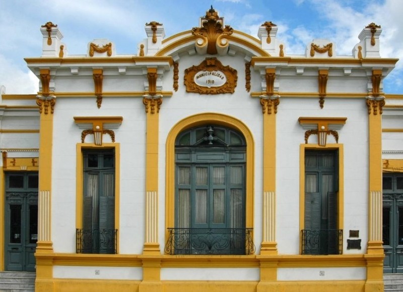 La medida se ve originada en los reclamos por aumentos en sus haberes y la respuesta de la intendente Mariel Fernández al cerrar compulsivamente y por decreto la paritaria en un 62 por ciento.