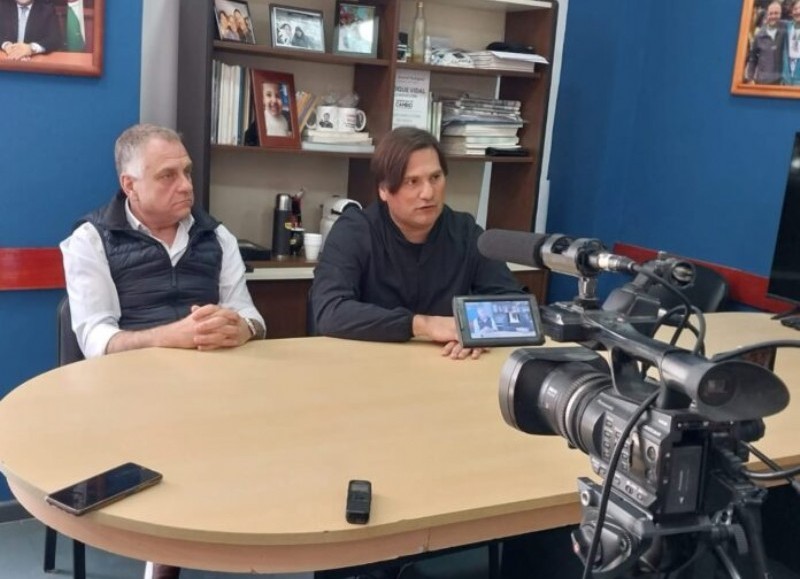 El ex intendente de General Rodríguez Darío Kubar y el presidente del Concejo Deliberante Marcelo Basilotta brindaron una conferencia de prensa en la que le pidieron explicaciones al Municipio.