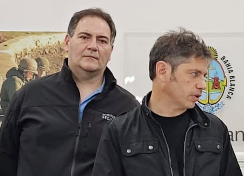 El ministro de Seguridad bonaerense, Javier Alonso, y el gobernador Axel Kicillof.