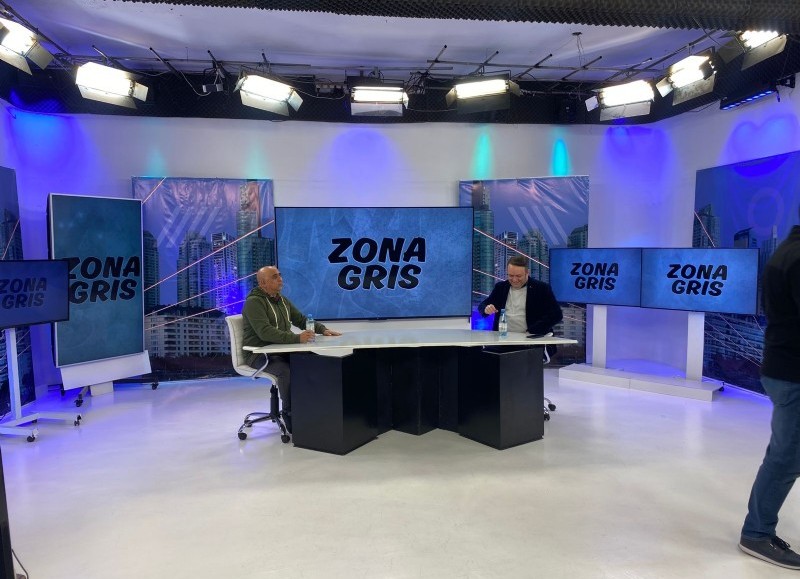 Director de Multimedios NOVA, Mario Rubén Casalongue, junto al conductor Santiago Bermúdez.