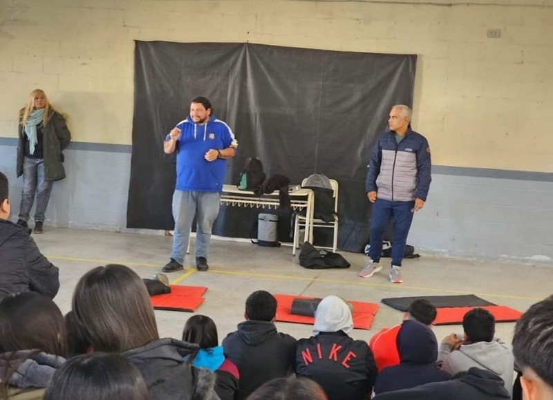 Es esencial saber realizar la tecnica de RCP para aumentar la posibilidad de sobrevida de la persona hasta el arribo de una ambulancia.