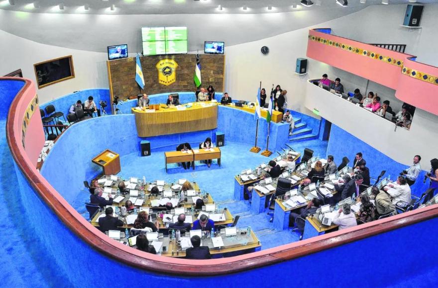 El plan de Weretilneck para Río Negro reaviva cuestionamientos sobre la falta de rumbo fiscal y la dependencia de créditos