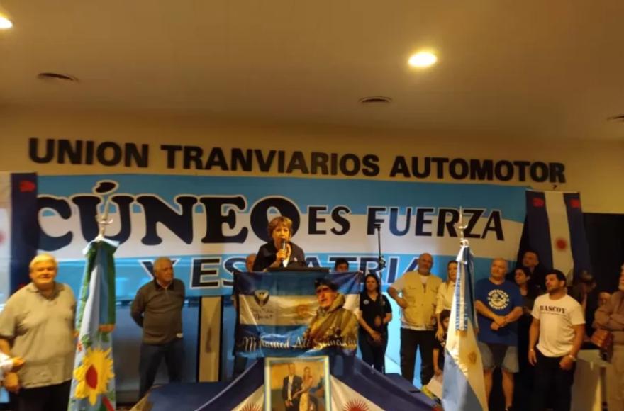 Santiago Cúneo, durante el cierre de campaña en La Plata, combinó definiciones económicas, críticas políticas y un llamado a reconstruir el país desde el trabajo.