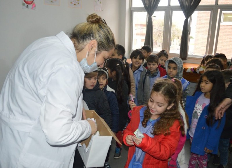 Se realizó una visita educativa al Hospital Odontológico “Eva Perón” que realizaron los niños del turno mañana del colegio 909.