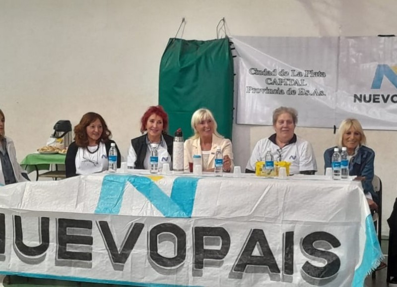 Junto a Anahí D'Urso, Zulma Temundegui, Fernanda Valverde Derlis Saravia Redondo e Isabel Palavecino en La Plata.