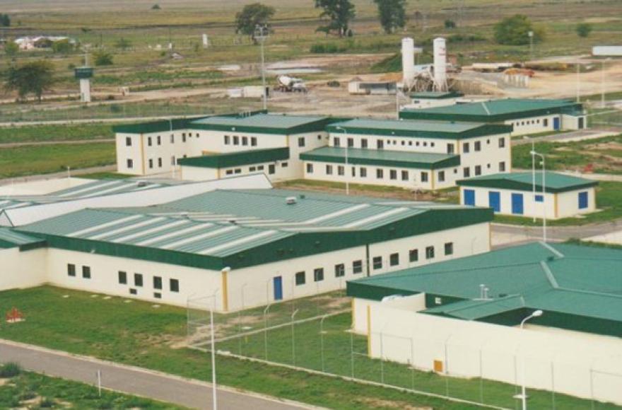 El penal federal con sede en Marcos Paz solicitó regularizar asignaciones suplementarias ante jornadas de hasta 12 horas