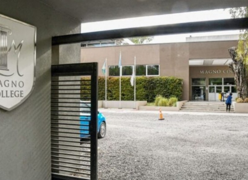 “En especial maestros, preceptores, profes y administrativos que acompañaron el proyecto Magno y que aún continuarán sosteniendo a nuestros hijos e hijas hasta el último día”, continuaron.