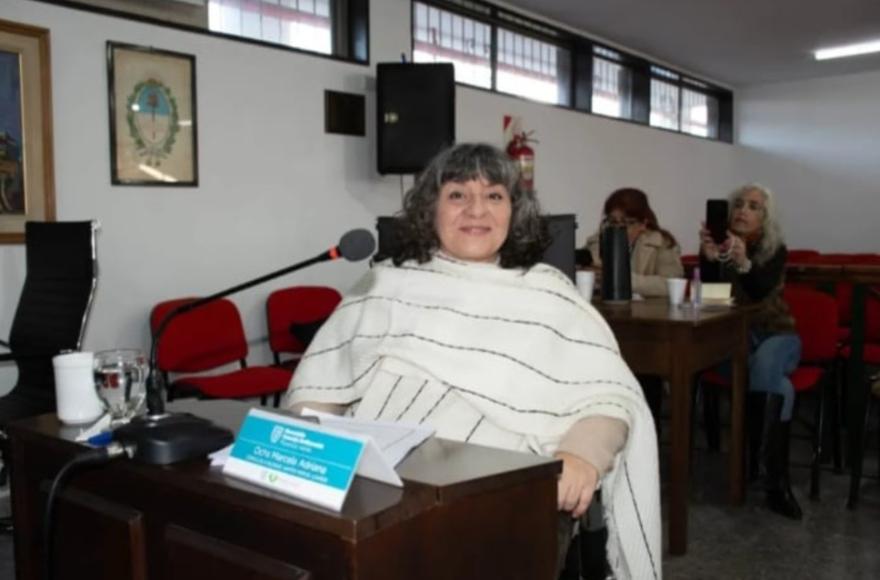 La concejal Marcela Ochs de Florencio Varela, hoy en La Libertad Avanza, acumula un largo recorrido por el PJ, Consenso Federal y Juntos por el Cambio, con decisiones recientes que generan fuertes cuestionamientos.
