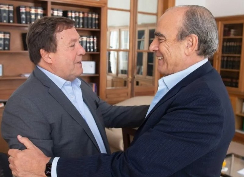 Alberto Weretilneck y el gobierno nacional sufren el costo político de un escándalo que no deja de crecer.