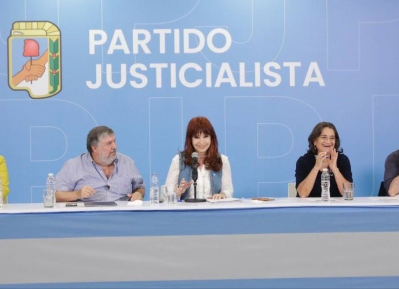Gildo Insfrán sigue manejando los hilos de un aparato oxidado y cuestionado
