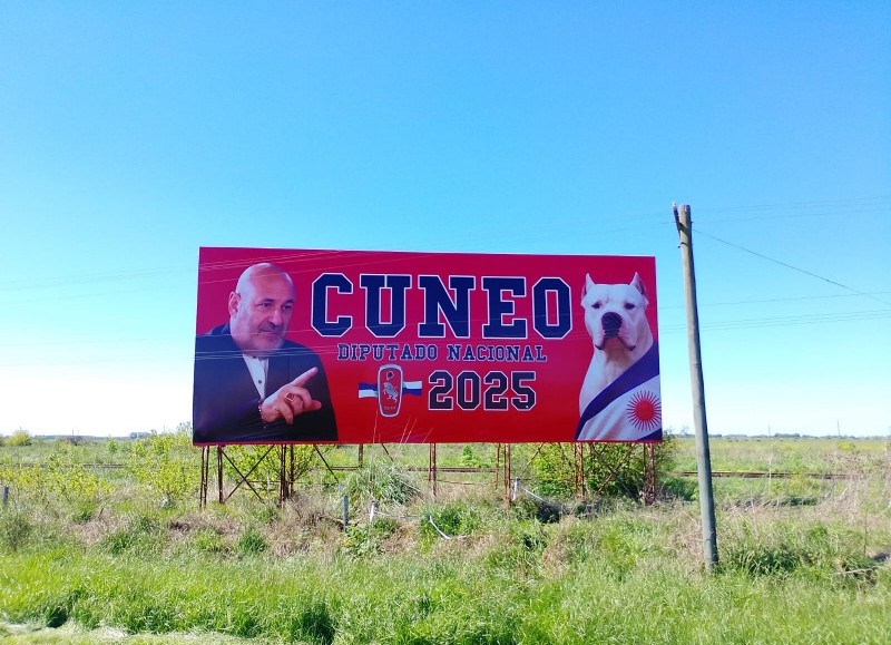 Santiago Cúneo apuesta por símbolos y mensajes contundentes en Buenos Aires.