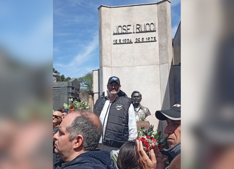 Santiago Cúneo lanzó un mensaje directo a la clase política en su acto en Chacarita.