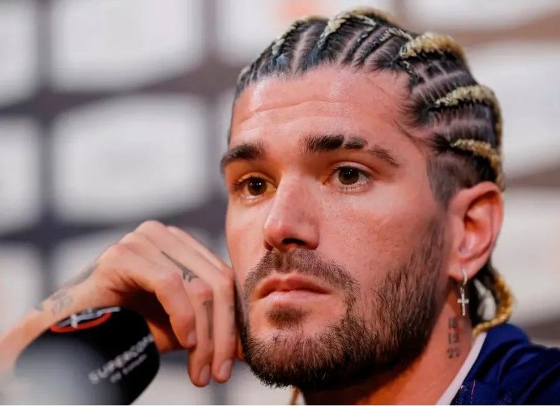 Rodrigo De Paul reorganiza su vida entre el fútbol norteamericano y su vínculo con Tini Stoessel.