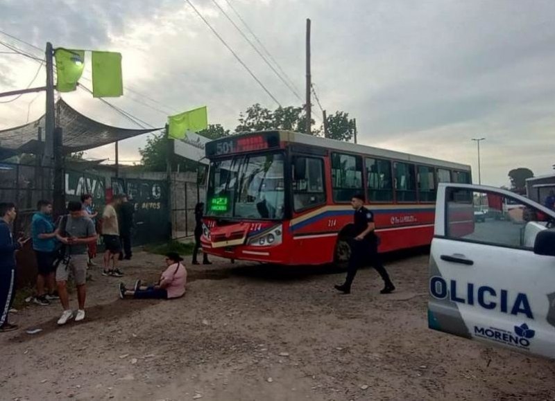 Una mujer murió y 10 personas fueron trasladadas a hospitales locales.